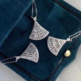 Pendant Necklaces Huitan Fashion Luxury Women's Necklace With Sparkling Cubic Zirconia Fan Shaped Modern Design Female Jewellery Drop Ship