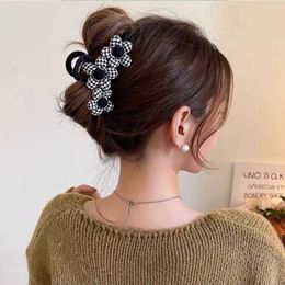 Dangle Chandelier New Wool Knitting Crochet Flower Women Ponytail Claw Clip Handmade Grace Hair Clips Accessori For Girl Sweet Decorate Ornament Z0608