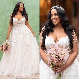 African Plus Size A-Line Wedding Dresses Sexy Spaghetti Straps Lace Applique Tulle Sweep Train Garden Country Wedding vestido de n231H