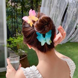 Dangle Chandelier 2023 Fashion Women Shiny Frosted Gradient TieDye Color Butterfly Shape Claw Clips Hair Claw Barrettes Women Girls Accessory Z0608