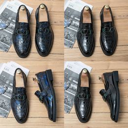 Luxury Brands New Men Dress Shoes Spring Autumn Patent Leather Glossy British Style Leather Shoes Classic Casual Breathable Business Formal Shoes Size 38-44