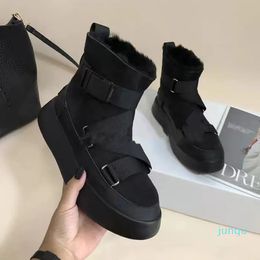 Designer snow boots Classic Boom Buckle Boots brown pink black Women Winter Boot Full fur Fluffy Ankle Booties Flat Heels Luxurious Winters Shoes