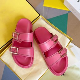 New Feel Fivela Couro Slides Mules Chinelos Sandálias saltos baixos Moda Praia Slip On Sapatos abertos Designers de luxo femininos Calçados de fábrica de alta qualidade