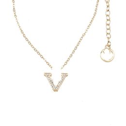 19Style Luxus-Designer-Halsketten mit doppeltem Buchstaben-Anhänger, 18 Karat vergoldet, Crysat-Perlen-Strass-Pullover-Halskette für Frauen, Hochzeitsfeier, Schmuckzubehör, V4