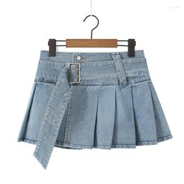 Skirts YENKYE 2023 Y2K Cool Girl Pleated Denim Skirt Vintage Low Waist Buckle Belt Women Sexy Slit Mini