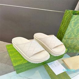 Designer slippers men's women's summer sandals Platform slippers hollowed out beach shoes