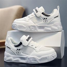 Summer new children's small white shoes non-slip mesh sneakers children's for boys and girls casual shoes.