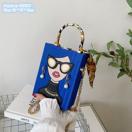 wholesale shoulder bags 5 Colours personality niche retro beauty graffiti handbag fashion stitching beauty mobile phone coin purse sweet silk scarf chain bag 12759#