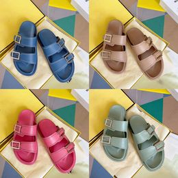 New Feel Slides aus Leder mit Schnalle, Pantoletten, Hausschuhe, Sandalen, flache Schuhe, hochwertige modische Slip-On-Schuhe mit offener Zehenpartie, Luxusdesigner für Damen, Fabrikschuhe