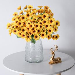 Decorative Flowers 22 Heads Autumn Silk Daisy Bouquet Christmas Decorations Vase For Home Wedding Household Products Artificial