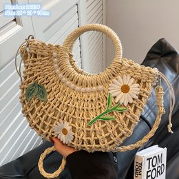 Factory wholesale ladies shoulder bags 2 Colours small fresh seaside holiday straw beach handbag sweet flowers embroidered handbag summer hollow straw bag