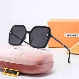 hot Mans Womens Sunglasses Designer Sun Glasses for Woman Man Eyeglasses Gafas De Sol 4 Colours Designs Black Goggles Letter with Case Luxury Sunglasses