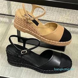 Designer sandals classics Buckle Sandal chain gold black womens sandal calf leather flip sexy summer fashion Beach Slippe platform shoes