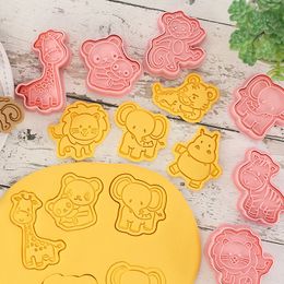 Baking Moulds 8Pcsset Forest animal Cookie Cutters Plastic 3D Cartoon Pressable Biscuit Mould Cookie Stamp Kitchen Baking Pastry Bakeware Tool 230608