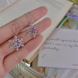 Pendant Necklaces Silver Color Moonstone Snowfake Charm Pendent Necklace For Women Christmas Party Jewelry Gift Choker Collar Dz885