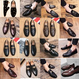 Luxury Brand Metal Buckle Soft Leather Leffer Shoes Burgundy Black Crocodile Print Leather Shoes Men Party Casual Shoes Gentleman Formal Business Shoes