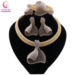 Bröllop smyckesuppsättningar Cynthia lyx nigerianska dubai smycken set för kvinnor bröllop brud guld färg halsband örhängen armband ringset 230609