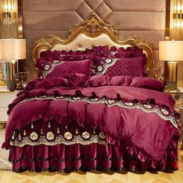 Bedding sets Heavyweight Velvet Duvet Cover Set Soft Warm Luxury Plush Shaggy Lace set Quilted Bedskirt Bedspread Pillowcases 4 6Pcs 230609