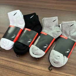 Mens Socks Women High Quality Cotton Classic Four Senson Style Ankle Letter Breathable Black And White Sports Sock Wholesale Uniform Size