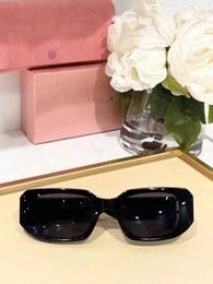 Men's and Women's Sunglasses Classic Summer Fashion Style Metal and Bracket Glasses UV Protective Lenses