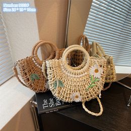 Factory wholesale ladies shoulder bags 2 colors small fresh seaside holiday straw beach handbag sweet flowers embroidered handbag summer hollow straw bag 9033#