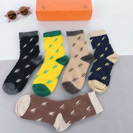 23SS High-Cut-Socken Designer-Herren-Damen-Socken 5 Paar im Karton Marken-Volllogo-Jacquard-Socken Schweißabsorbierende bequeme Herrenunterwäsche aus reiner Baumwolle Herrenkleidung