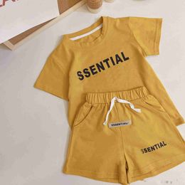 Yürümeye Başlayan Erkek Tasarımcıları Giyim Giysileri Setleri Yaz Bebek Kısa Kollu Tişört Şortu 2 PCS Ki 335