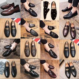 Luxury Brand Designer Metal Buckle Decorative Leffer Shoes Black Brown Men Comfortable Low Heel Casual Shoes Gentleman Formal Business Leather Shoes