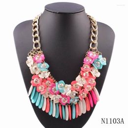 Pendant Necklaces 2023 Fashion Design Gold Colour Chain Necklace Flower Shaped Statement Chunky Women Bead