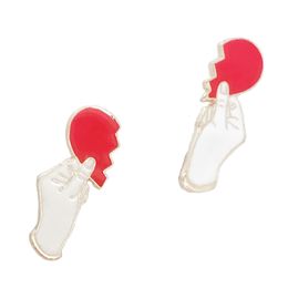 Brooches Pins for Women Cute Love Heart Finger Fashion Brooch Pins Clips for Dress Cloths Bags Decor Enamel Metal Jewellery Badge Wholesale