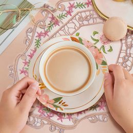 Table Mats 1PCS Dinning Cover Embroidered Cloth Elegant Round Lace Tablecloth Coffee Coasters Napkin Party Wedding Decoration