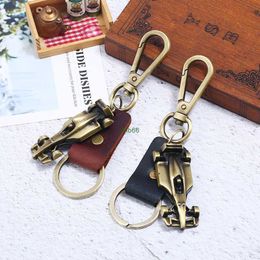 Zl95 Keychains Lanyards F1 Keychain Racing Activity Gift Personality Pendant Key Buckle Car Key Chain Men's Jewellery Genuine Leather Keyring Bronze Colour