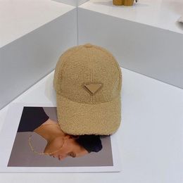 Designer Triangle Baseball Caps For Womens Fitted Cap Hats Fuzzy Casquette Luxurys Sun Visor Mens P Caps Bucket Hat Bonnet Beanies218W