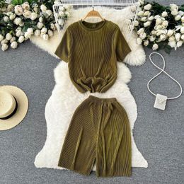 Women's Tracksuits Summer Pleated Two Piece Sets Women Elegant Solid Round Neck Short Sleeve Loose Shirt Top Casual Capris Shorts Suits