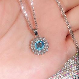 Pendant Necklaces Delicate Flower Shaped Necklace Women Wedding Party Accessories Colorful/Blue Colours Available New Trendy Jewellery R230612