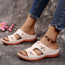 Women's Big Hole Designer Fashion Shoes Size Comfortable Anti Slip Slippers Girls' Thick Sole Sandals Shoes Item 1920 35-43 Competitive Price for Female 16 pers