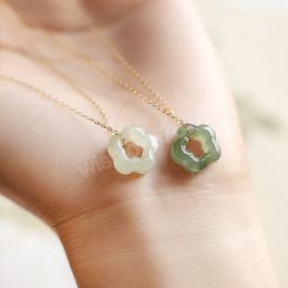 Vintage Imitation Hotan Jade Plum Blossom Necklace for Women Fashion Temperament Clavicle Chain Pendant Jewellery Wedding Gift