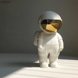 Astronaut Resin Accessories Men's Premium Car Decor Space Action Figures Simple Aastronaut Model L230522