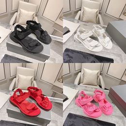 Designer Tourist Sandals Women Slippers Summer Flat Sandal Loop Straps Rubber Waterproof Hollow Out Slides Leather Pool Slipper