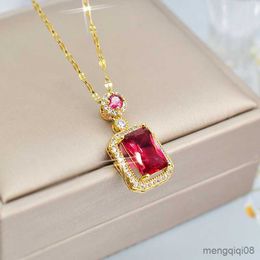 Pendant Necklaces Fashion high sense red crystal pendant square copper micro-inlaid necklace for woman bride wedding banquet Jewellery friend R230612