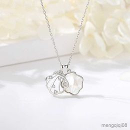 Pendant Necklaces European and American Ins style hollow double shell necklace elegant ladies mother-of-pearl luxury design banquet jewelry Gift R230612