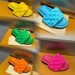 2023 Лучшие дизайнерские дизайнерские подушки для бассейна мулы женские сандалии печатают плоские комфортные туфли на липучке пляжные шлепанцы мужчина домашняя мода в стиле моды размером с 35-45