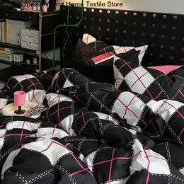 Bedding sets Fashion Style Pink Black Bedding Set Soft Flower Duvet Cover case Bed Flat Sheet Set For Girl Double Queen King Bedclothes Z0612