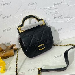 French Womens Handbag Classic Mini Clamshell Caviar Leather Bag Calfskin Thin Chain Top Golden Metal Handle Handbag Shoulder Bags Women Makeup Box Designer 15x11cm