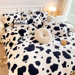 Bedding sets Milk Velvet Bedding Set Black White Cow Leopard Pattern Duvet Cover Bed Linens case Winter Warm Soft Flannel Bed Sheet Set Z0612