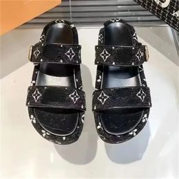 Louisvuiotton Louiseviution Louisehand Lviny Frühlings- und Sommerflut -Sandalen Dicke Soled Large Letter Tuch Denim Leder Schwarz und Blau Womens Mode ist Stil