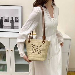 Beach Bags Women's 2023 Summer New Fashion One Shoulder Portable Woven Bucket Bag Large Capacity