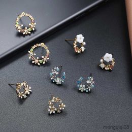 Cute Personality Small Flower Stud Earrings For Women Simple Fashion Metal Female R230613