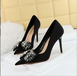 New Design Bowknot Rhinestone Women Pumps Luxury Banquet Shoes High Heels Women 10.5 Cm Stilettos Sexy Party Shoes