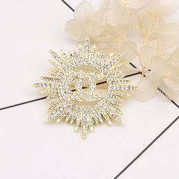 Luxury Women Men Designer Brand Letter Brooches 18K Gold Plated SunFlower Rhinestone Jewelry Brooch Charm Pin Marry Christmas Party Gift Accessorie